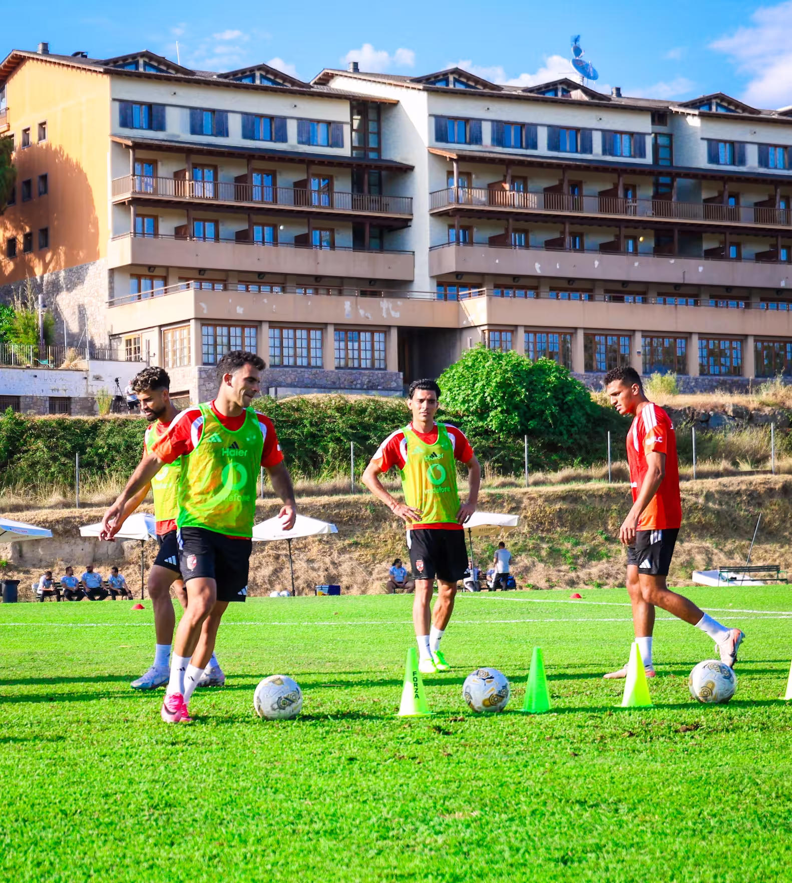 Training camps y partidos amistosos Training camps y partidos amistosos